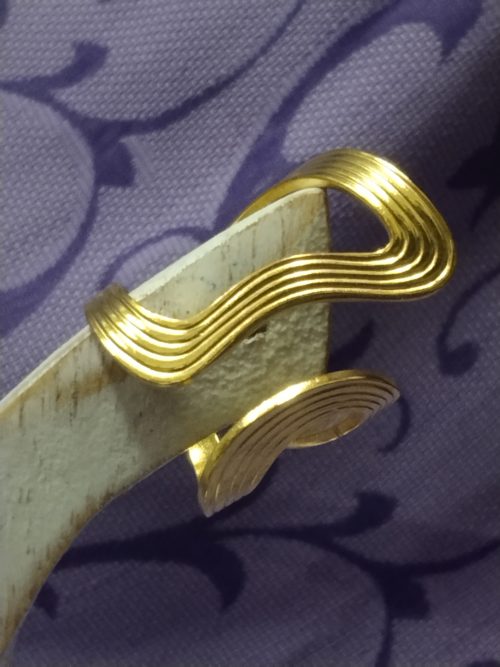 IMG_20250523_181825 ANILLO DORADO CURVADO
