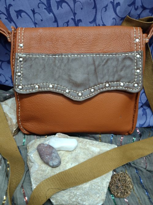 IMG_20250603_184527 BOLSO SOLAPA TACHUELAS